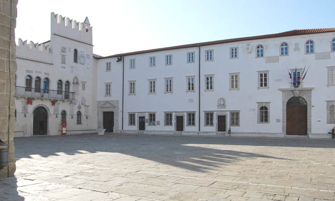 Fakulteta za humanistične študije Fakulteta za humanistične študije
