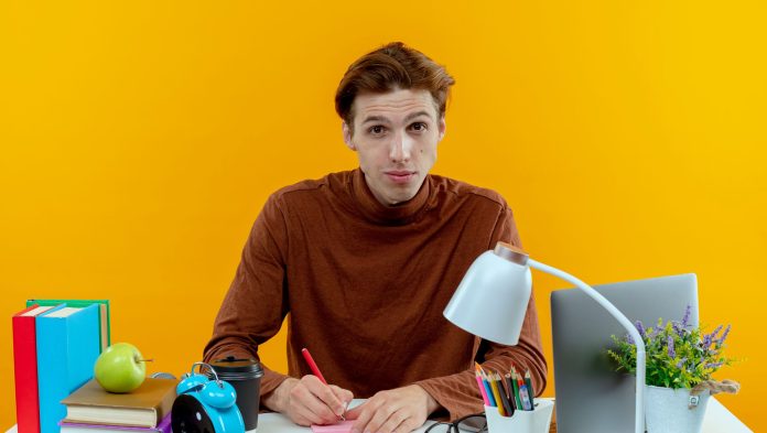 Pomagate si s programskimi orodji pri pisanju diplome